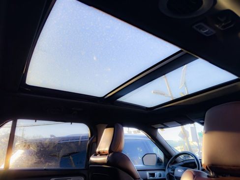 Used 2020 Ford Explorer Platinum w/ Premium Technology Package image 40