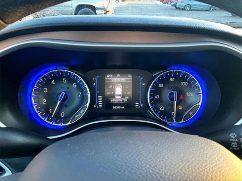 Used 2017 Chrysler Pacifica LX image 18