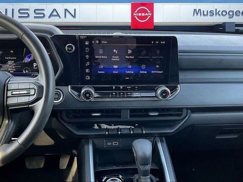 Used 2024 Chevrolet Colorado Trail Boss w/ Technology Package image 10