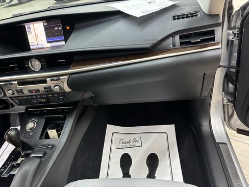 Used 2014 Lexus ES 350 w/ Luxury Package FWD image 16
