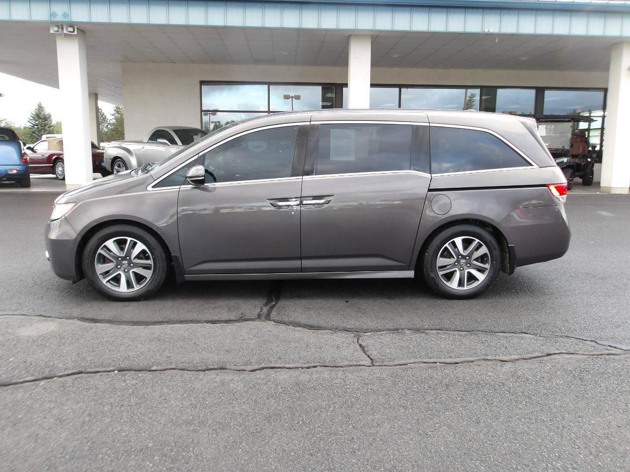 Used 2015 Honda Odyssey Touring Elite image 2
