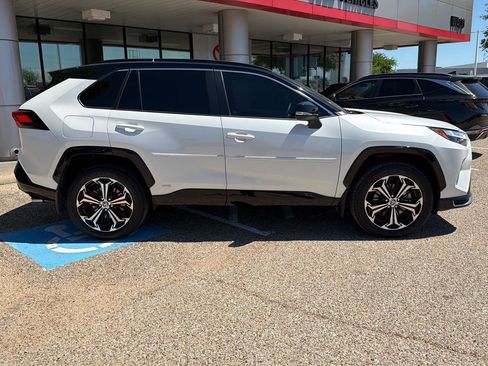 Used 2025 Toyota RAV4 XSE AWD/4WD image 2
