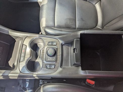 Used 2023 GMC Acadia SLT FWD image 28
