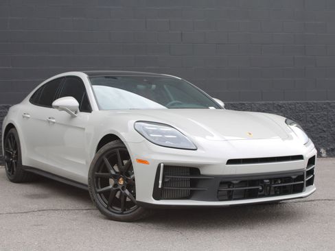 Certified 2025 Porsche Panamera 4 image 8