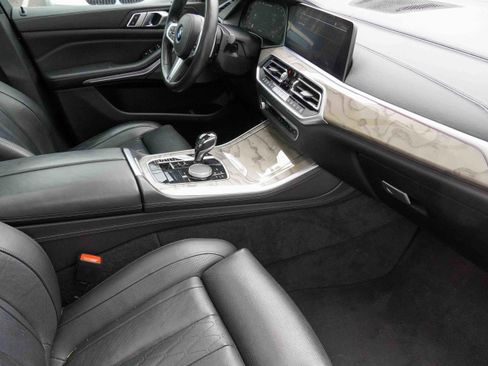 Used 2020 BMW X5 M50i w/ Premium Package image 10