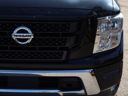 Used 2021 Nissan Titan SV w/ SV Convenience Package image 16