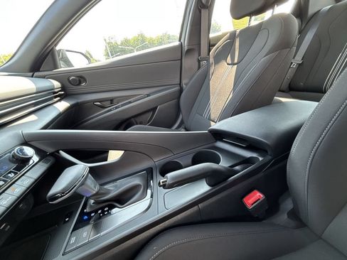 Used 2025 Hyundai Elantra Sport FWD image 22