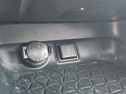 Used 2021 Toyota RAV4 XLE image 27