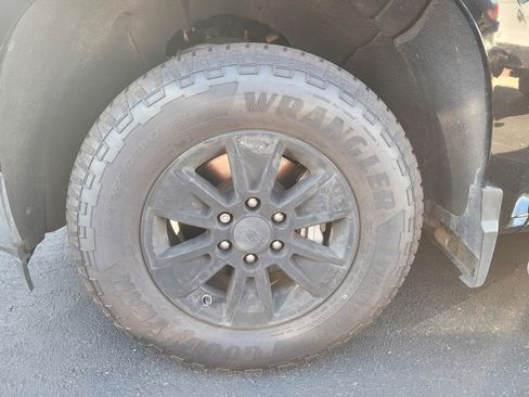 Used 2022 Chevrolet Silverado 1500 LT RWD image 9
