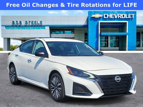 Used 2025 Nissan Altima 2.5 SV image 1