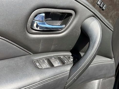 Used 2024 INFINITI QX80 Luxe image 17