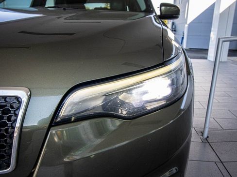 Used 2019 Jeep Cherokee Latitude Plus image 9