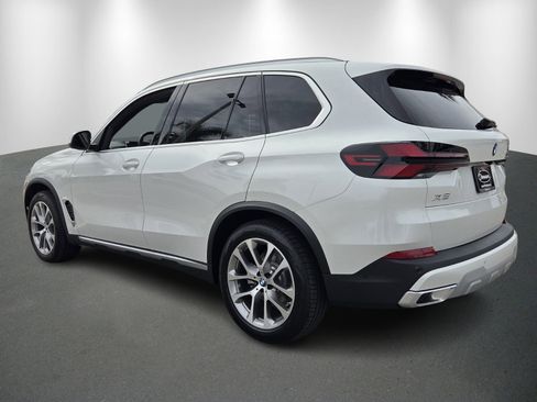 New 2026 BMW X5 sDrive40i image 5