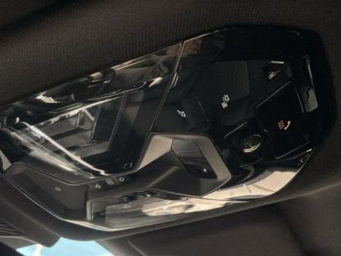 Used 2025 BMW 740i xDrive image 25