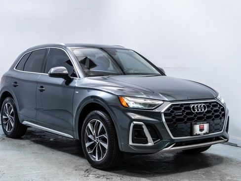 Used 2023 Audi Q5 2.0T Premium w/ Convenience Package image 9