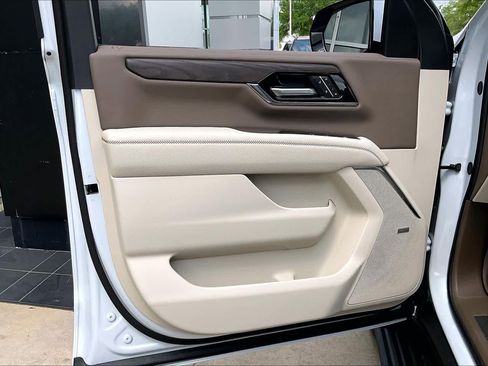 New 2026 GMC Yukon Denali w/ Sun & Power Step Package image 16