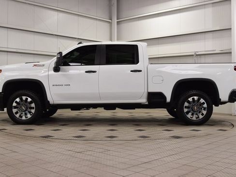 Used 2024 Chevrolet Silverado 2500 Custom w/ Custom Value Package image 4