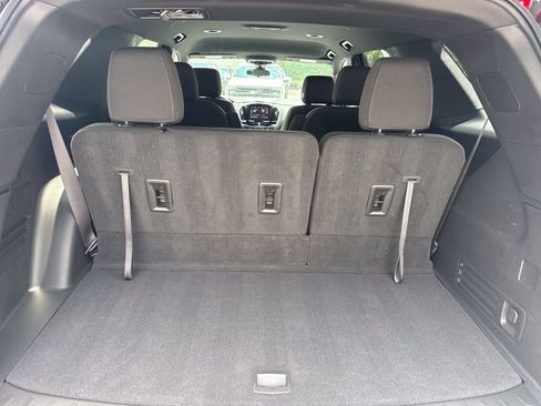 Used 2023 Chevrolet Traverse LT FWD image 19