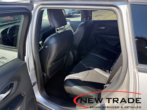 Used 2020 Jeep Cherokee Trailhawk w/ Cold Weather Group AWD/4WD image 5