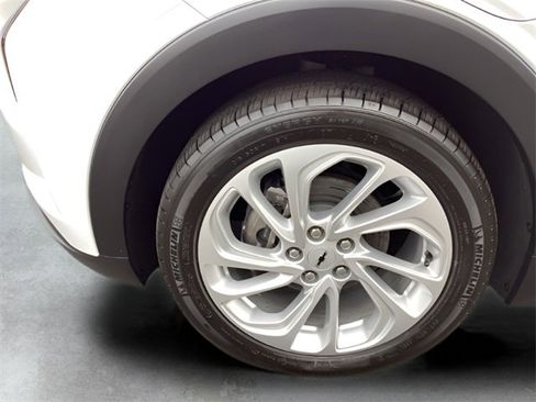 Used 2022 Chevrolet Bolt EUV LT w/ Driver Confidence Package image 9