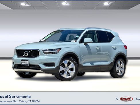 Used 2019 Volvo XC40 T5 Momentum AWD/4WD image 1