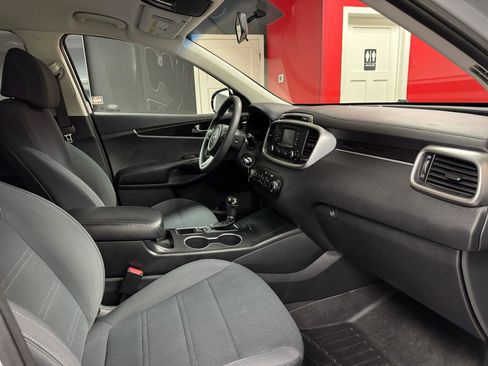 Used 2017 Kia Sorento AWD image 20