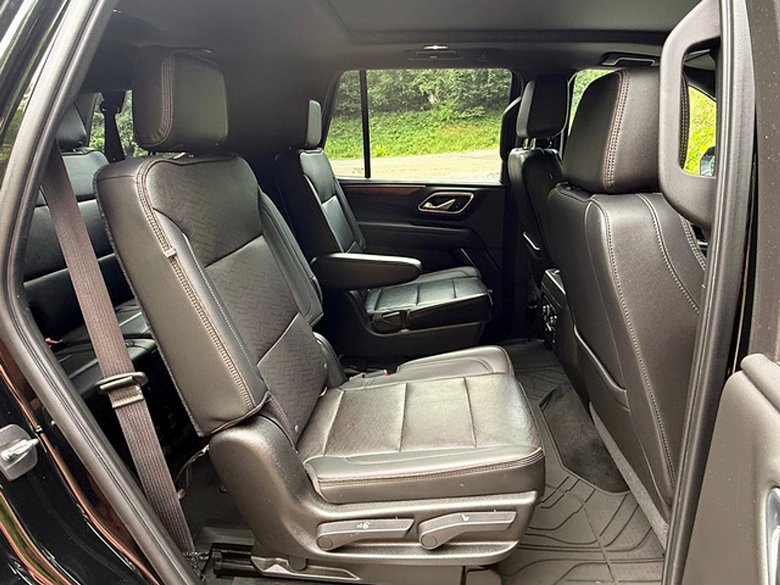 Used 2021 Chevrolet Tahoe High Country w/ Premium Package AWD/4WD image 26