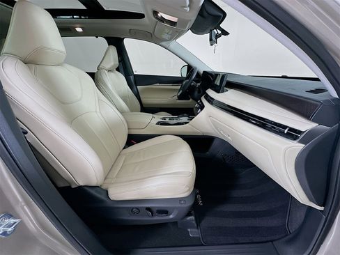 Used 2023 INFINITI QX60 Sensory w/ Cargo Package image 32