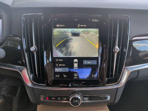 Used 2018 Volvo S90 T5 Momentum w/ Convenience Package FWD image 18