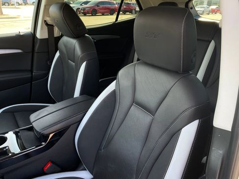 Used 2025 Buick Envision Sport Touring image 12