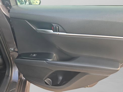 Used 2020 Toyota Camry SE image 26