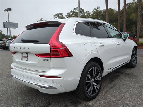 Used 2022 Volvo XC60 B5 Inscription w/ Climate Package image 4
