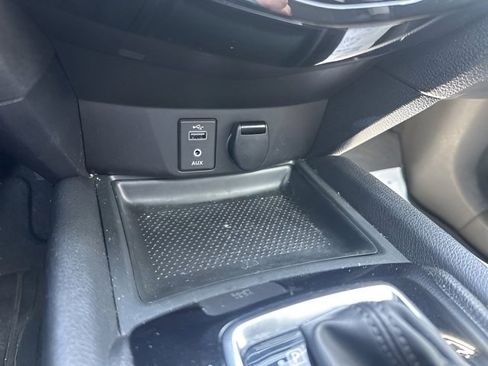 Used 2017 Nissan Rogue SV image 26