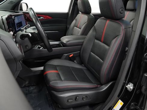 Used 2024 Chevrolet Traverse RS AWD/4WD image 11