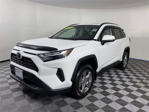 Used 2022 Toyota RAV4 XLE w/ Convenience Package image 4