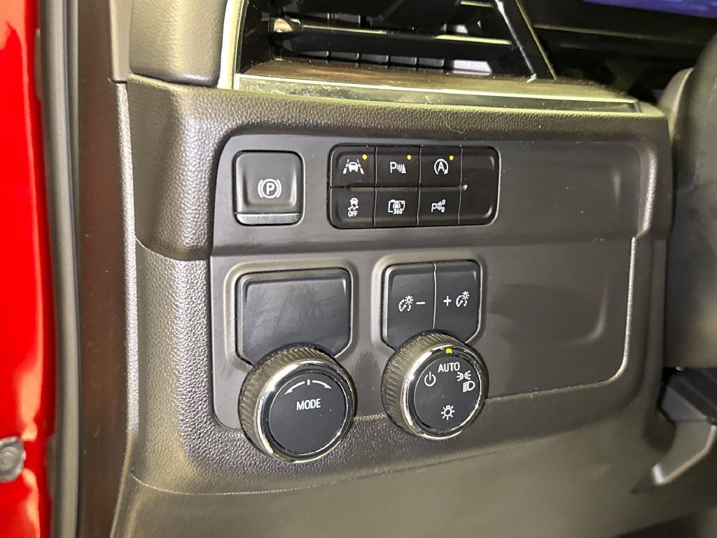 Used 2025 Chevrolet Suburban LS RWD image 22