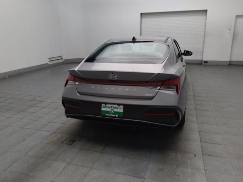 Used 2025 Hyundai Elantra Hybrid FWD image 7