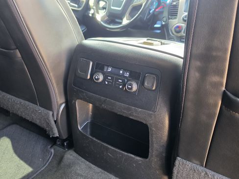 Used 2018 GMC Yukon Denali image 29