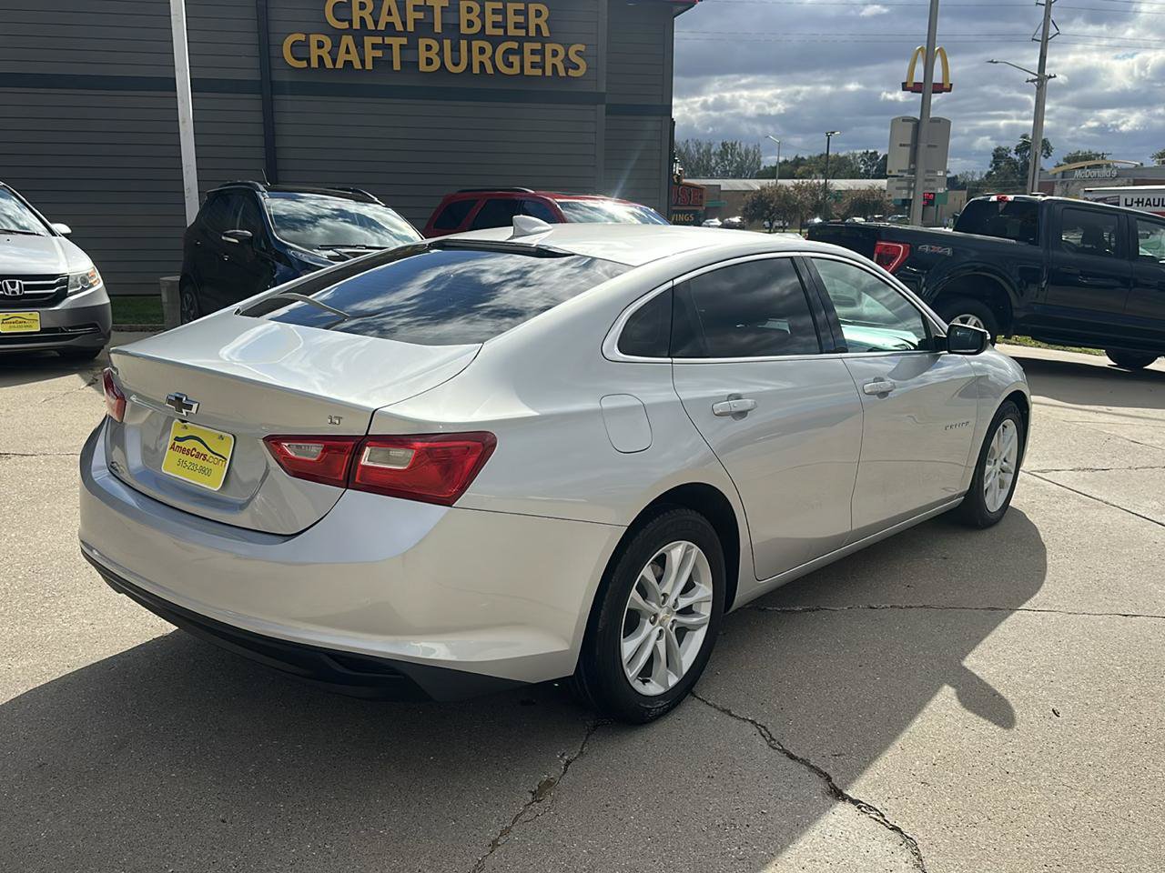 Used 2018 Chevrolet Malibu LT FWD image 3