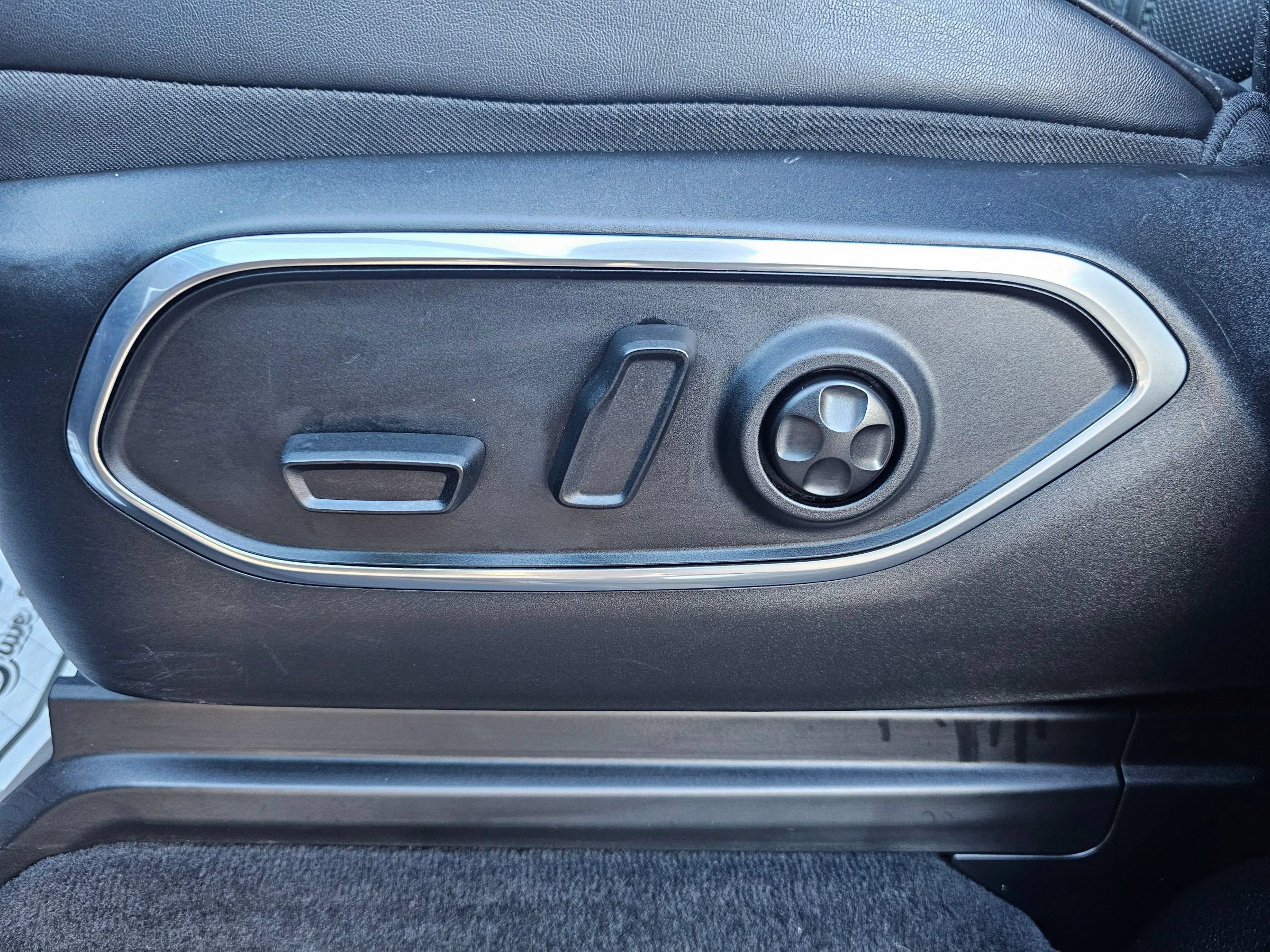 Used 2022 Jeep Wagoneer Series II AWD/4WD image 14