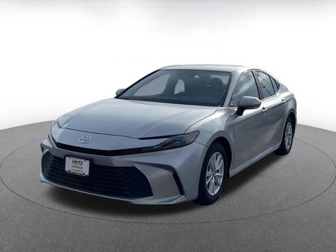 Used 2025 Toyota Camry LE image 7