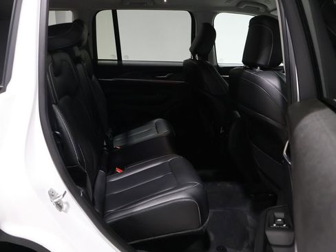 Used 2024 Jeep Grand Cherokee Limited image 20