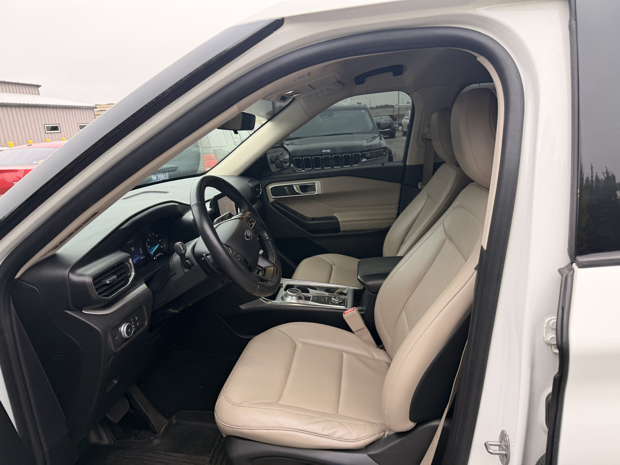 Used 2020 Ford Explorer XLT w/ Equipment Group 202A AWD/4WD image 6