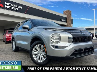 New 2025 Mitsubishi Outlander ES