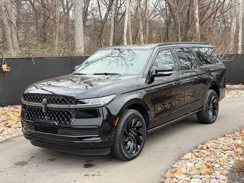 New 2025 Lincoln Navigator L Reserve w/ Jet Appearance Package image 1