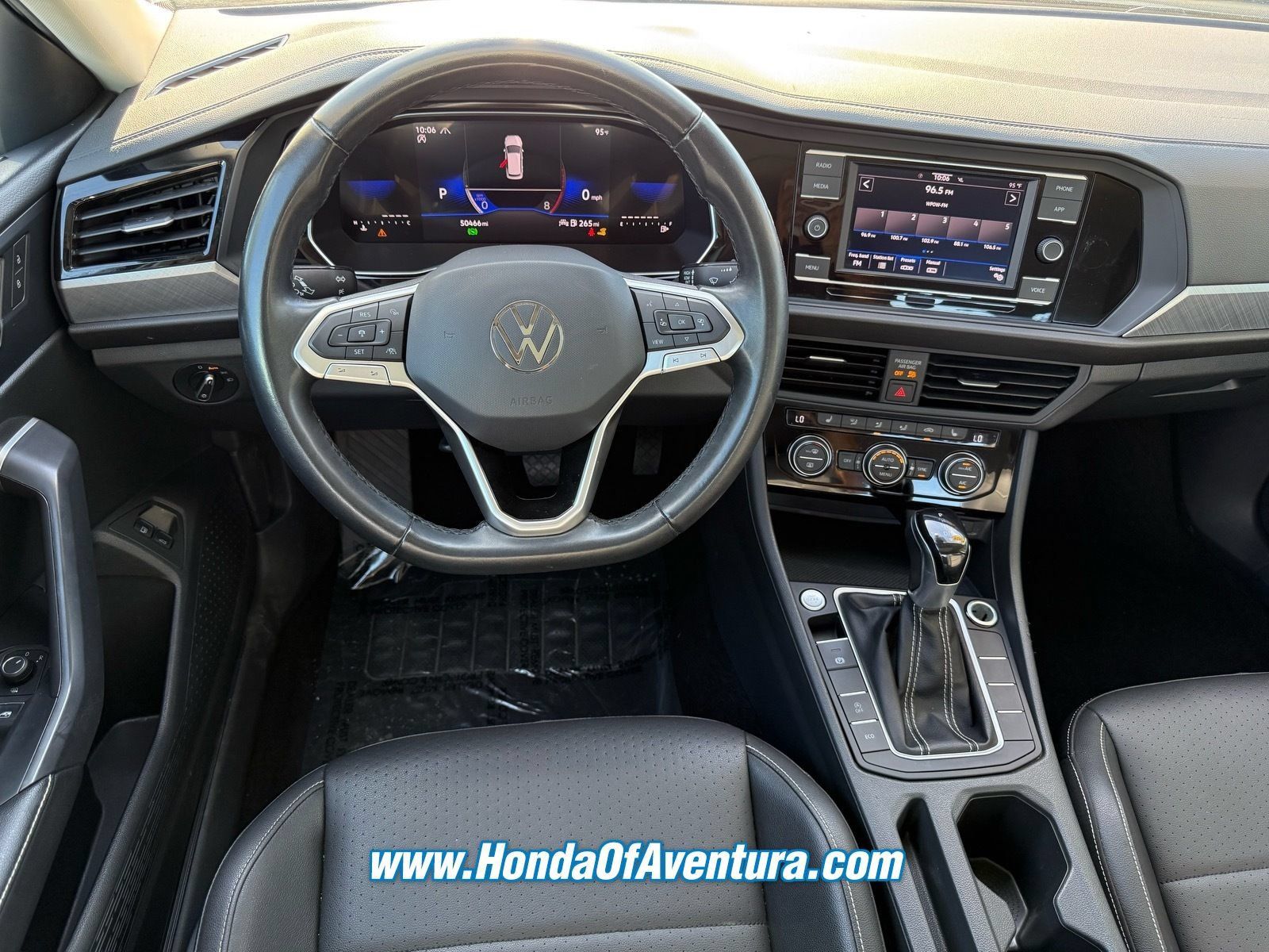 Used 2024 Volkswagen Jetta SE FWD image 11