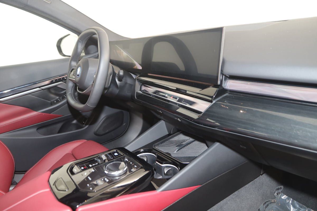 Used 2024 BMW i5 eDrive40i w/ Convenience Package RWD image 37