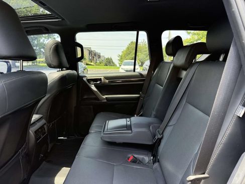 Used 2021 Lexus GX 460 w/ Accessory Package AWD/4WD image 16