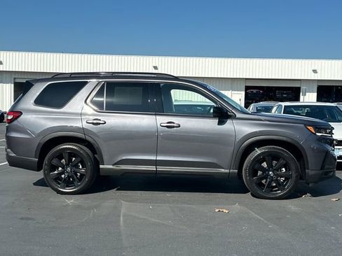 Certified 2025 Honda Pilot Black Edition image 2