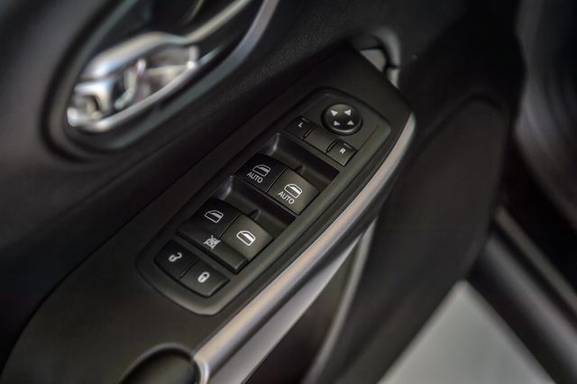 Used 2019 Jeep Cherokee Latitude Plus FWD image 49